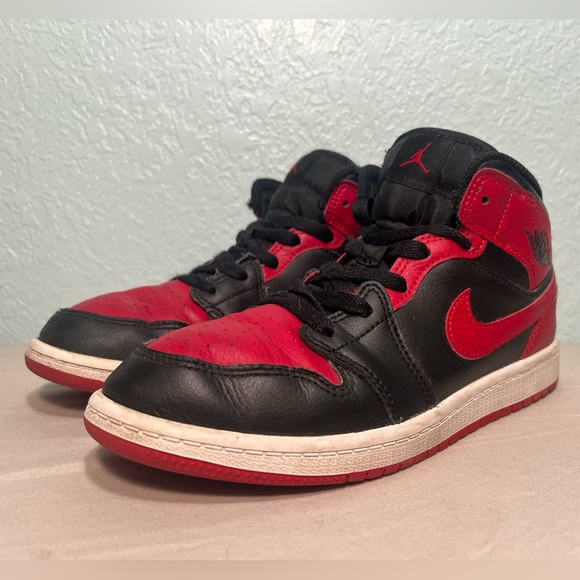NIKE Air Jordan 1 Mid Banned 2020 Kids Size 3 - Picture 2 of 16